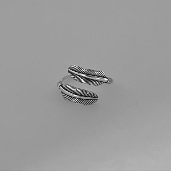 Sterling silver delicate two feather ring, silver feather ring, feather ring - Picture 2 of 11
